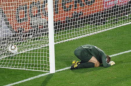 England's goalkeeper Robert Green reacts after missing a goal during their Group C first round 2010 World Cup football match on June 12, 2010 at Royal Bafokeng stadium in Rustenburg.